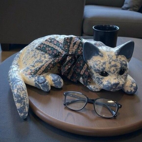 Katy's Country Charm by Karen Blue/White Shelf Sitting Chintz Ceramic Cat 9"X4" - Picture 10 of 12